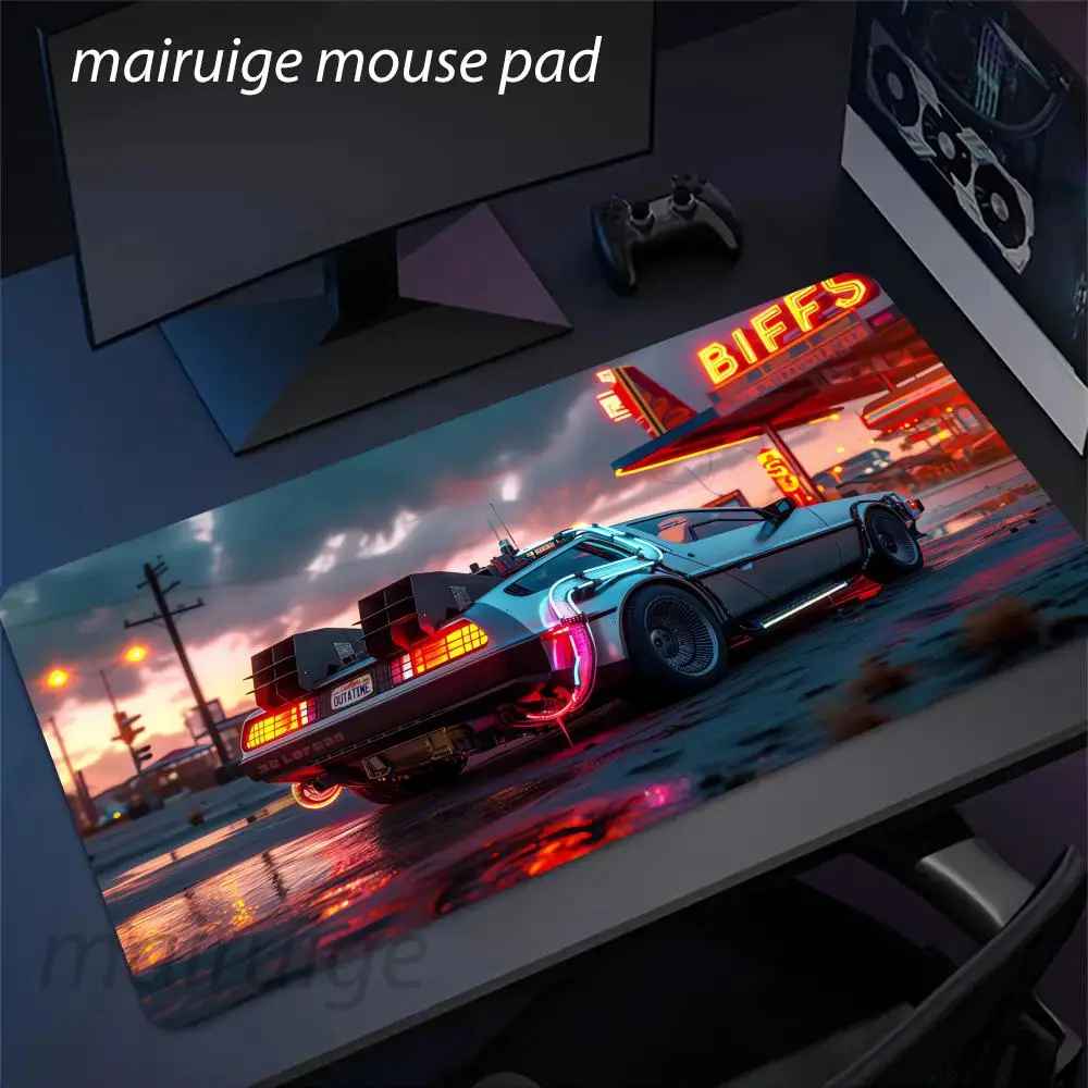 Tapis de souris rectangulaire avec illustration futuriste de voiture sportive sous ciel crépusculaire, couleurs vives rouge.  Clic ton jeu.