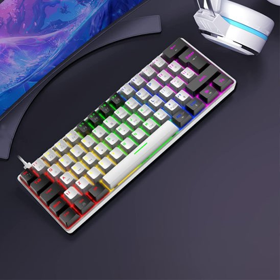 Clavier mécanique compact blanc avec touches blanches, noires et accent bleu, éclairage RGB multicolore sous les touches,.